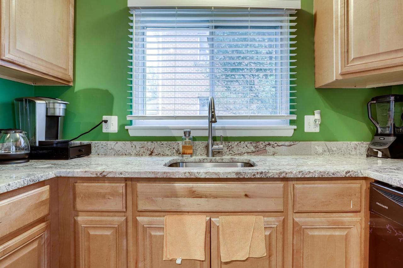 Escape To Our Cozy 3 Bed Rm 2 Bath Unit In Alexandria Va Villa Exterior photo
