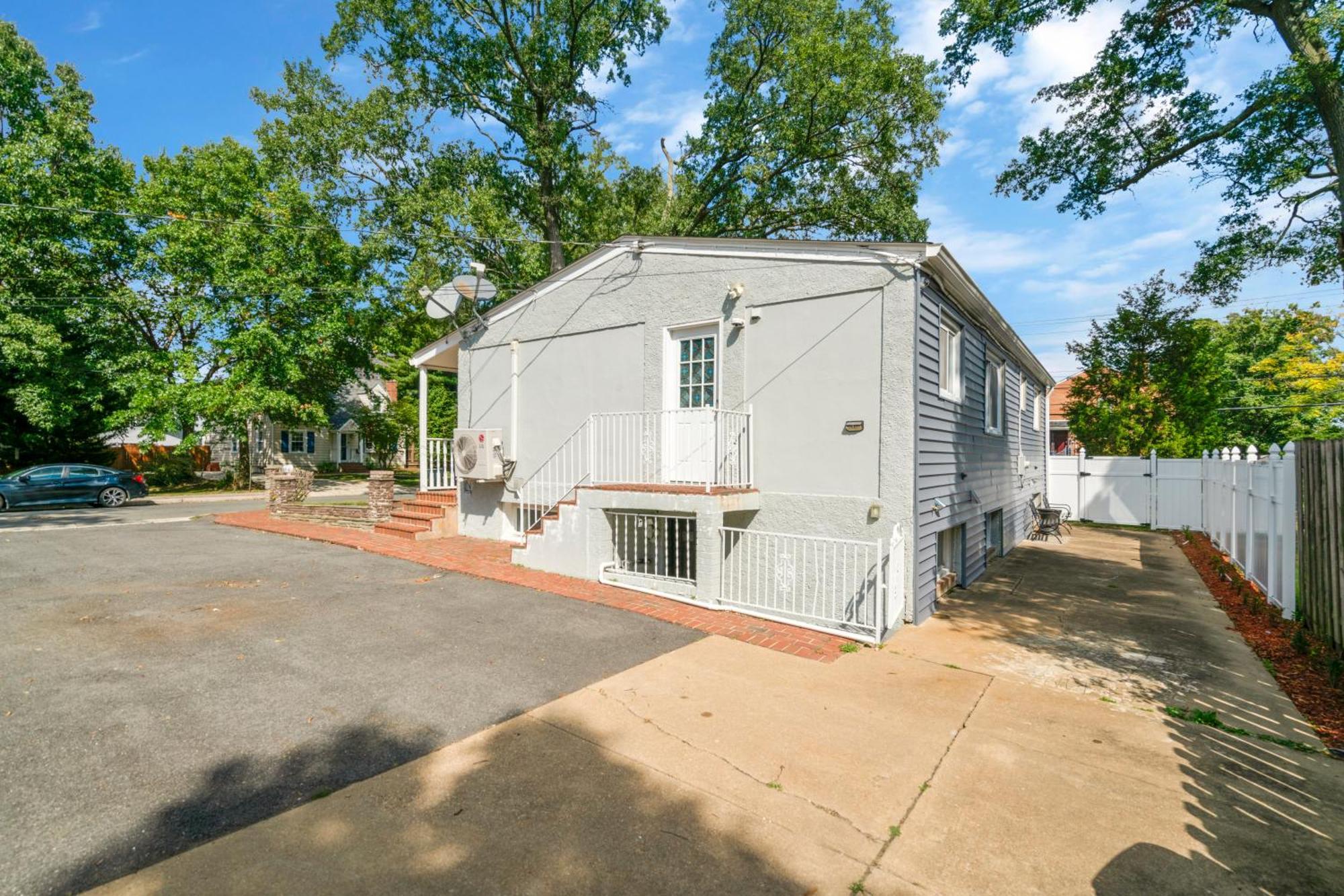 Escape To Our Cozy 3 Bed Rm 2 Bath Unit In Alexandria Va Villa Exterior photo