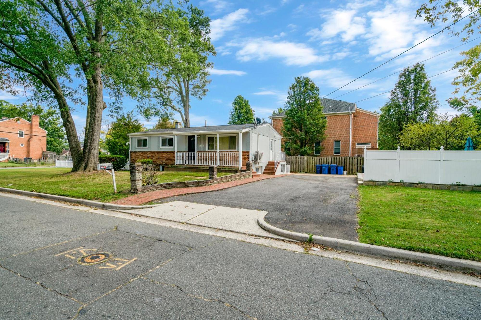 Escape To Our Cozy 3 Bed Rm 2 Bath Unit In Alexandria Va Villa Exterior photo